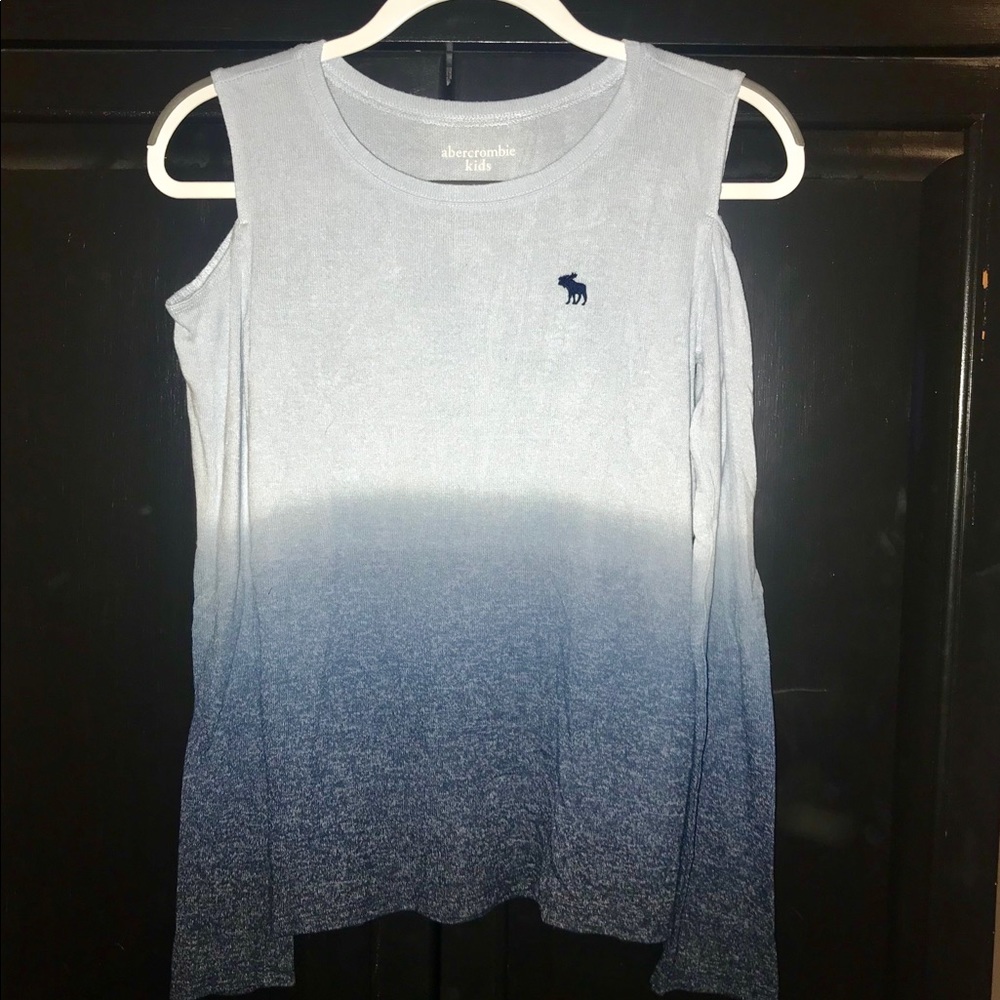Cold shoulder light sweater blue gray ombré